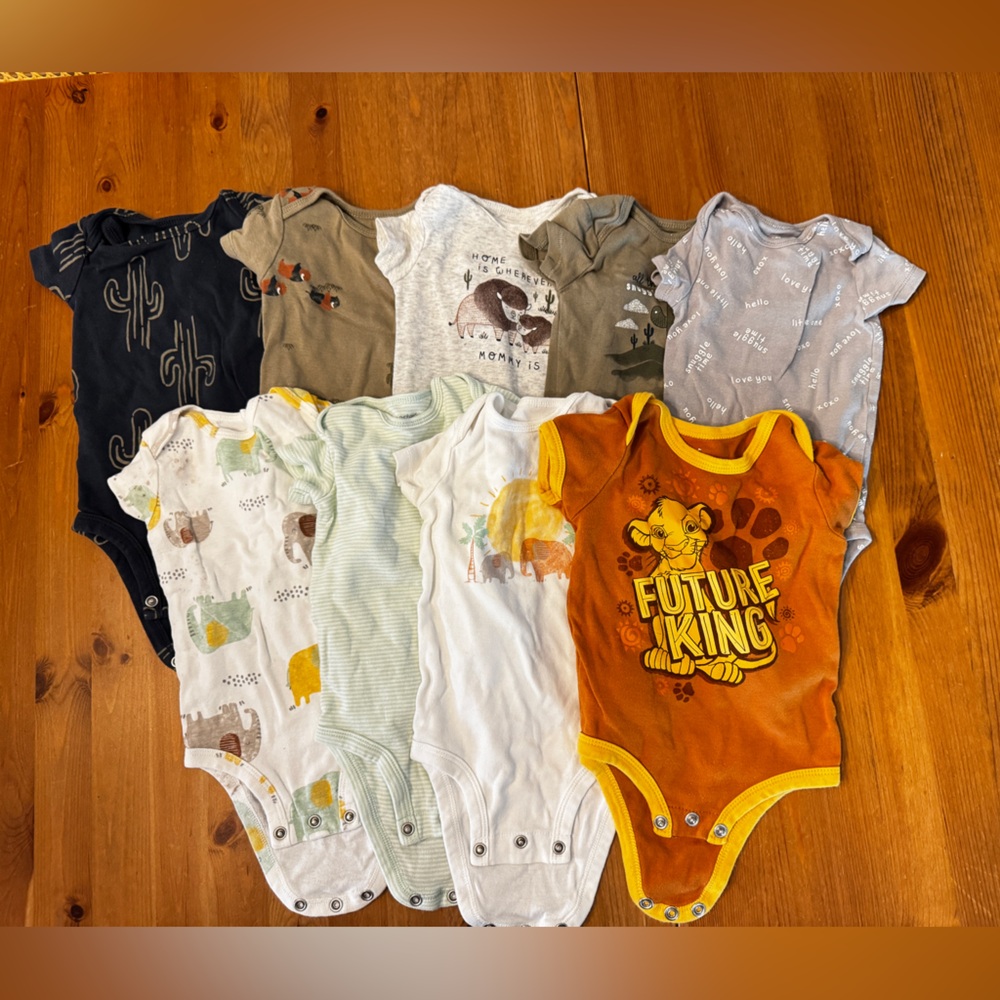 Bundle of 9 onesies size 6 months